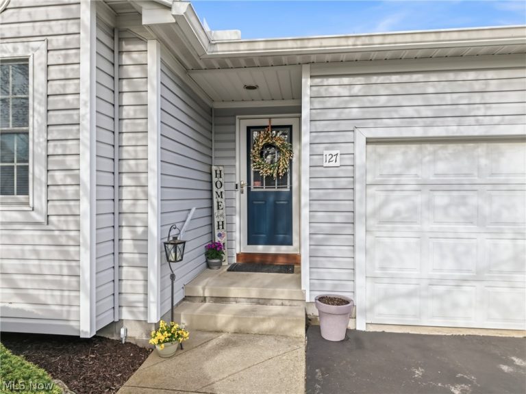 127 Greenfield Oval, Warren, OH - Photo 2