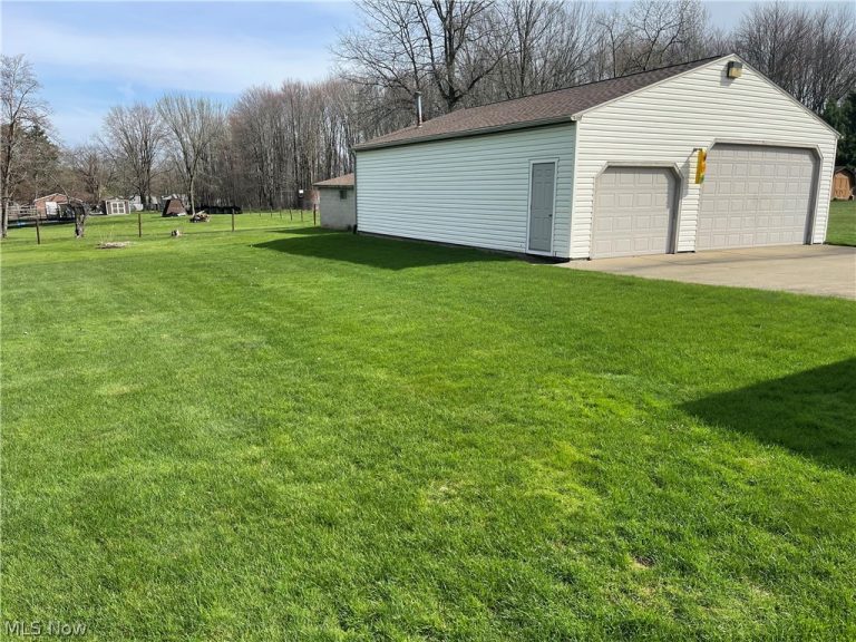 402 thomas Lane, Girard, OH - Photo 5