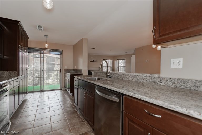 220 Fox Hollow Drive #212, Mayfield Heights, OH - Photo 5