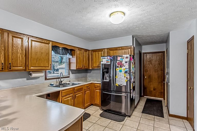 900 McArthur Drive, Girard, OH - Photo 6
