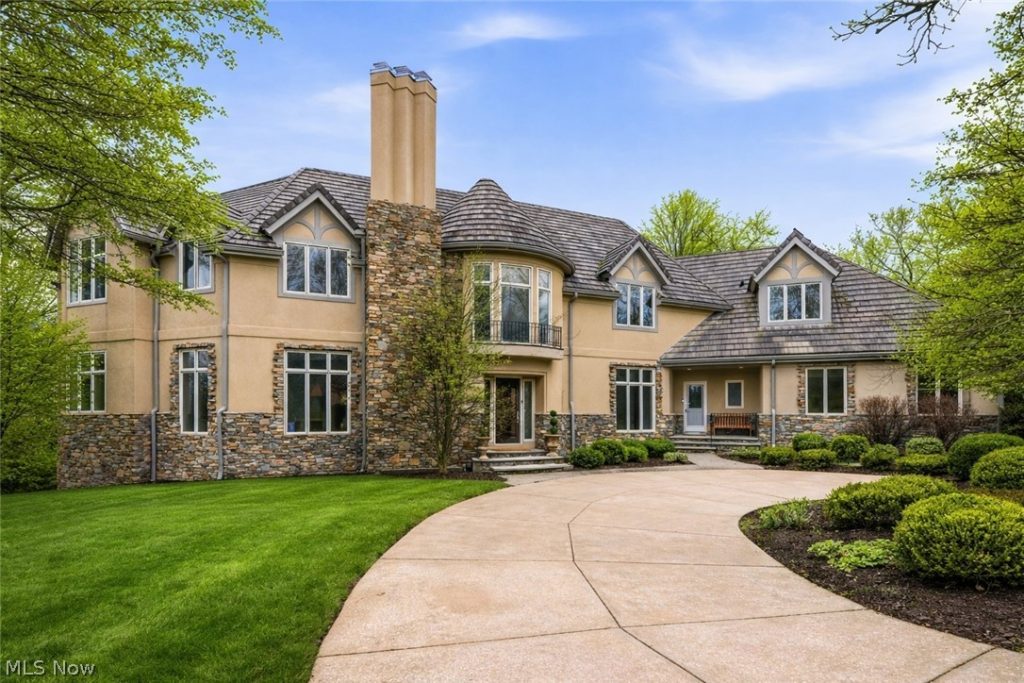 60 South Lane, Moreland Hills, OH