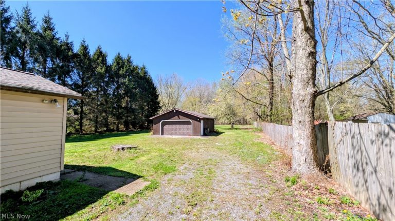 6989 Reed Road, Conneaut, OH - Photo 3