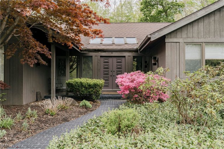 8 Louis Drive, Pepper Pike, OH - Photo 5