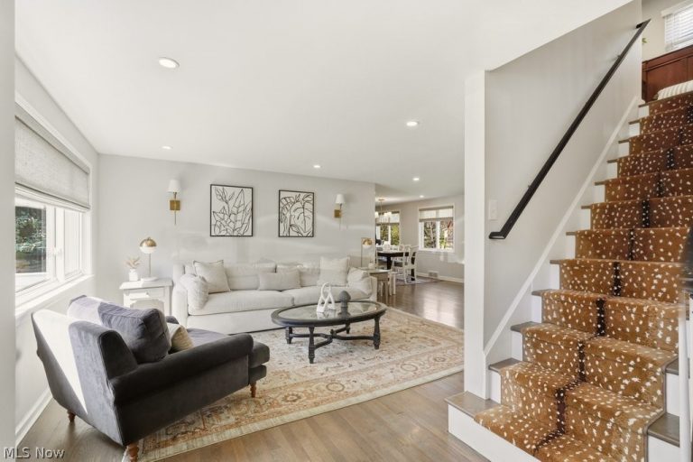 399 Walters Road, Chagrin Falls, OH - Photo 2