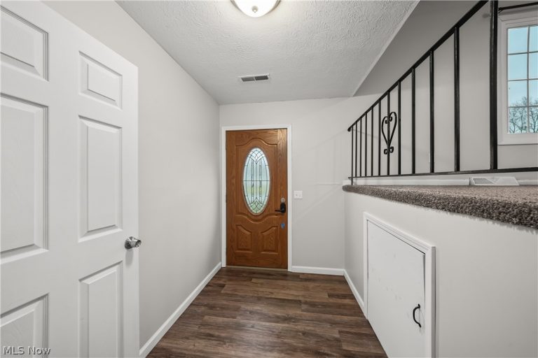 9870 Short Drive, Windham, OH - Photo 8