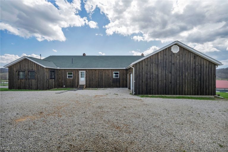 18513 Hobbler Lane, Lore City, OH, 43755
