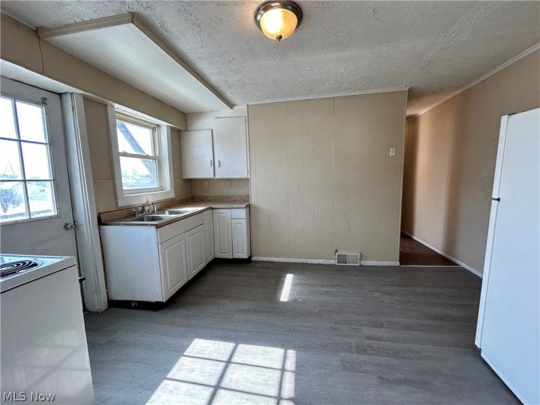 106 12th #Apt 1, Weirton, WV - Photo 2