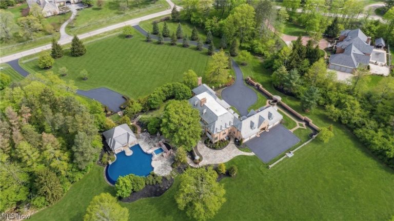 7325 Calley Lane, Novelty, OH - Photo 2