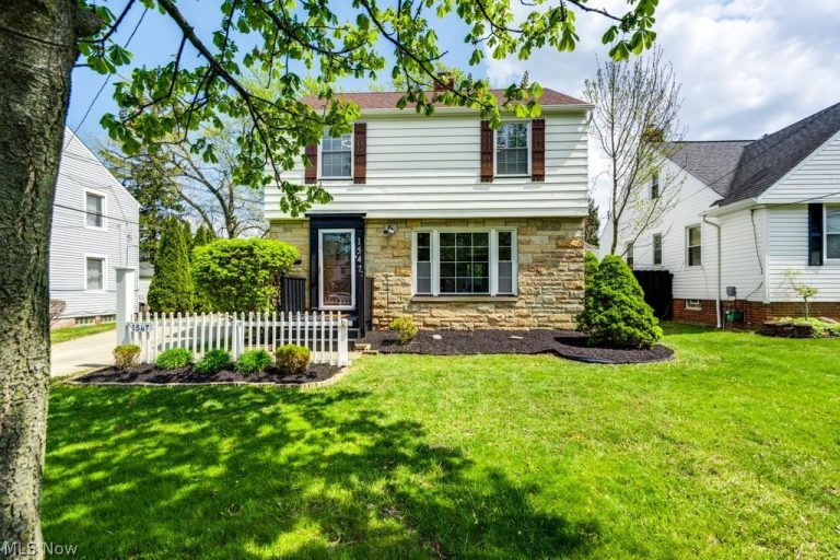 1547 Richmond Road, Lyndhurst, OH - Photo 3