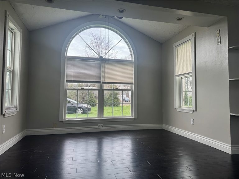 3946 Dunton Road, Lorain, OH - Photo 8