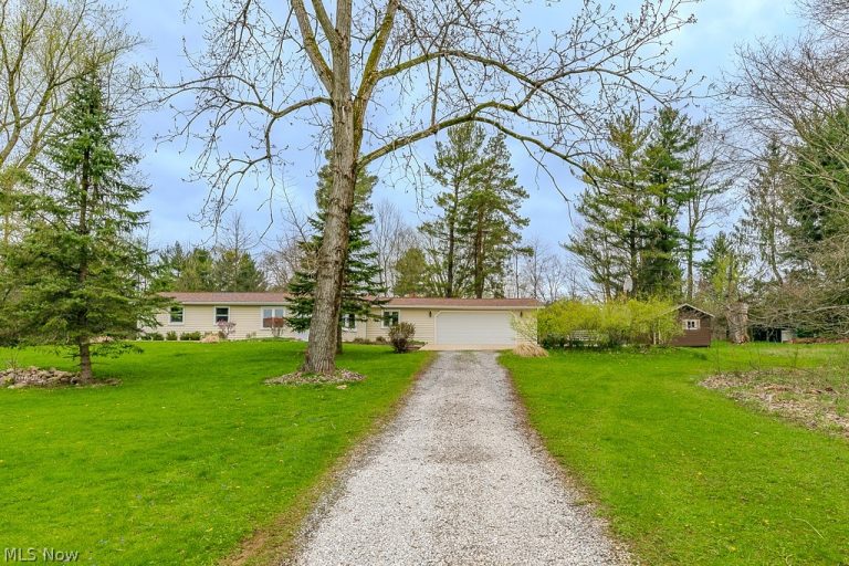 18890 Maplewood Lane, Chagrin Falls, OH, 44023