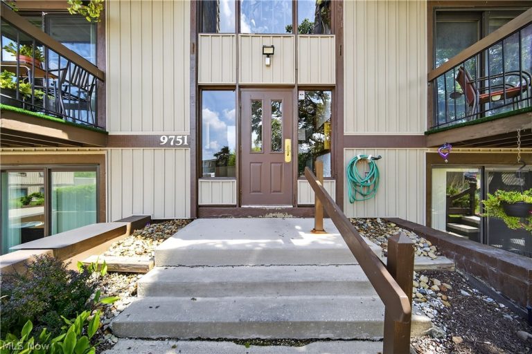 9751 Sunrise Boulevard #M10, North Royalton, OH, 44133