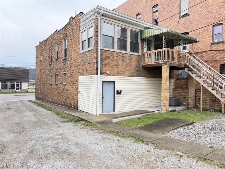 448 Carolina Ave, Chester, WV - Photo 8