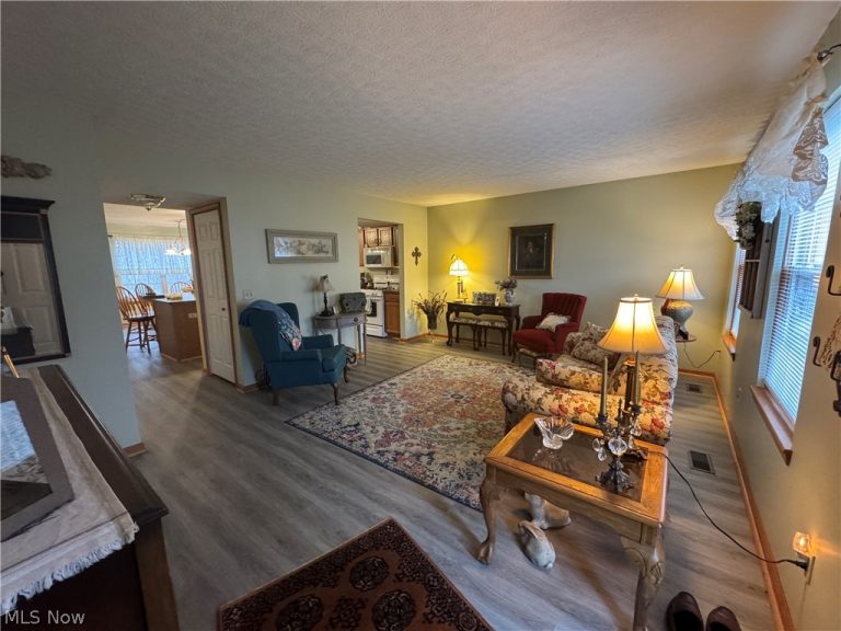 190 Steele Avenue, Painesville, OH - Photo 3