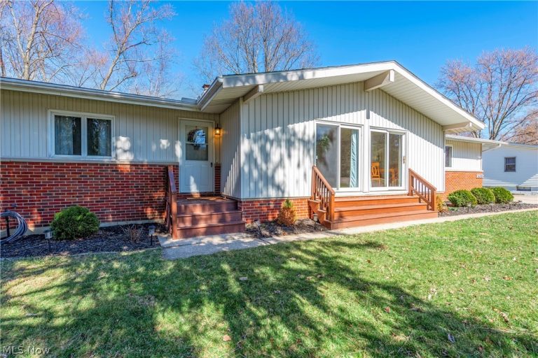 16305 Sperry Road, Vermilion, OH - Photo 2