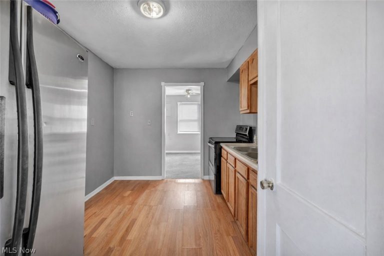 12309 Brookfield Avenue, Cleveland, OH - Photo 6