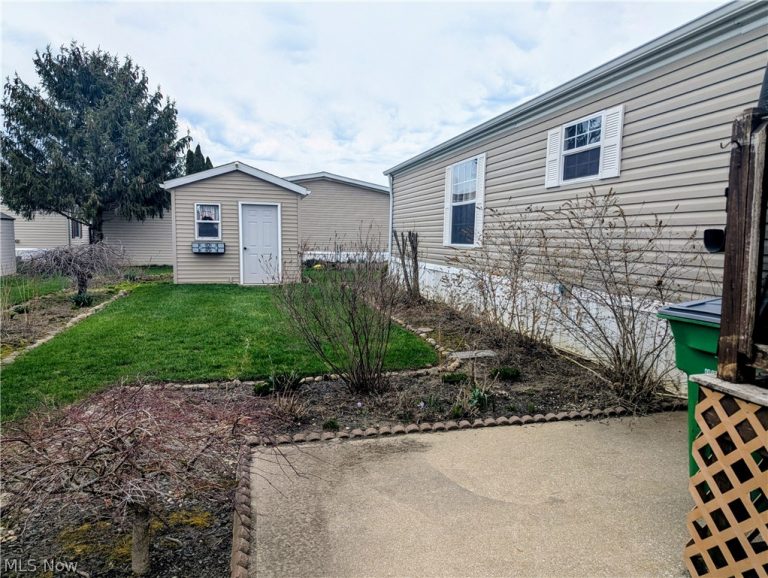 592 Sandtrap Circle, Painesville, OH - Photo 4