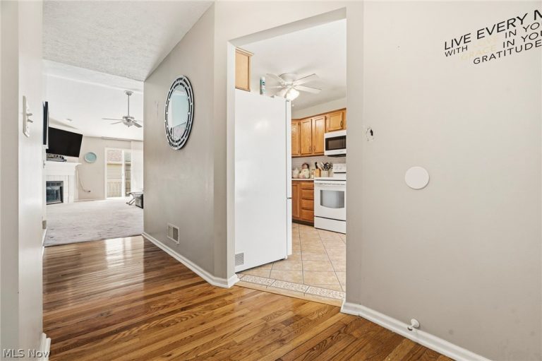 3198 Mariners Island Drive, Canton, OH - Photo 3