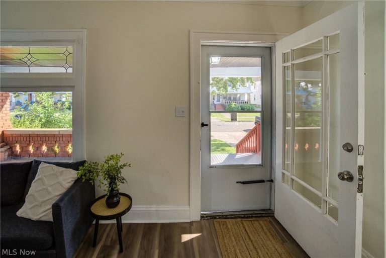 10105 Greenview, Garfield Heights, OH - Photo 2