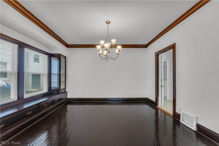 11806 Farringdon Avenue, Cleveland, OH - Photo 8