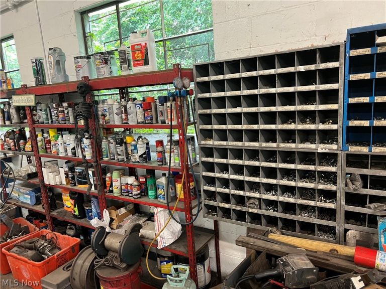 5900 market, Boardman, OH - Photo 8