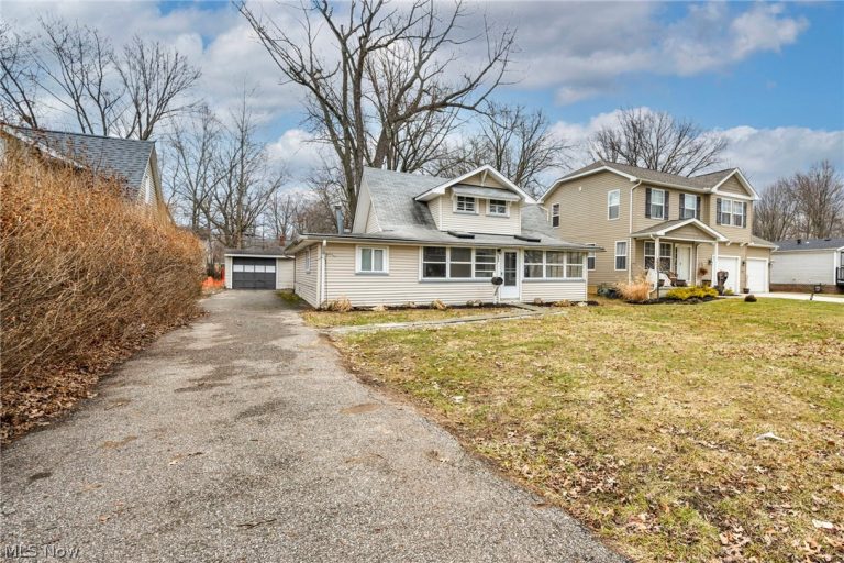 295 E 238th Street, Euclid, OH - Photo 4