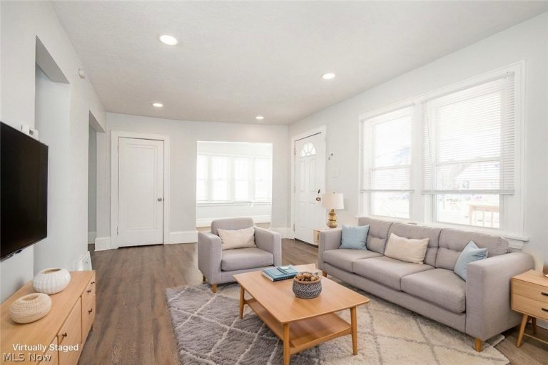 826 Dover Avenue, Akron, OH - Photo 2