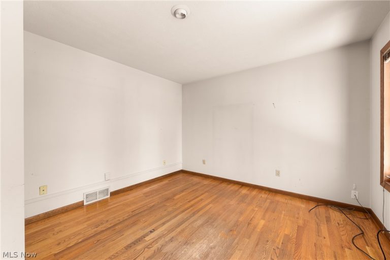 340 Edgemeer Place, Oberlin, OH - Photo 4