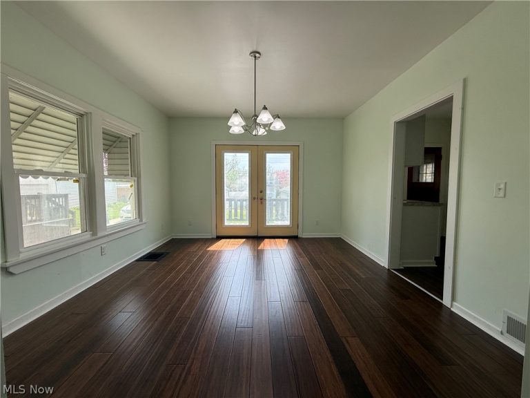 9612 Park Heights Avenue, Garfield Heights, OH - Photo 5