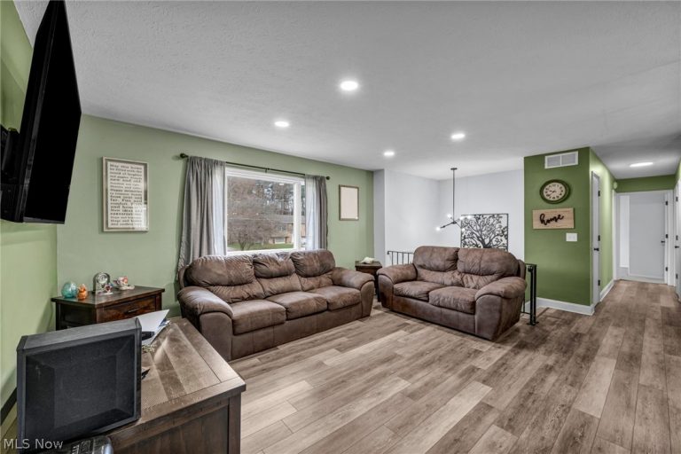 692 Zeletta Drive, Akron, OH - Photo 5