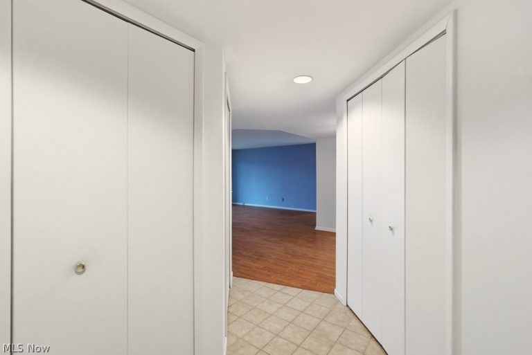 160 Fox Hollow Drive #406, Mayfield Heights, OH - Photo 4