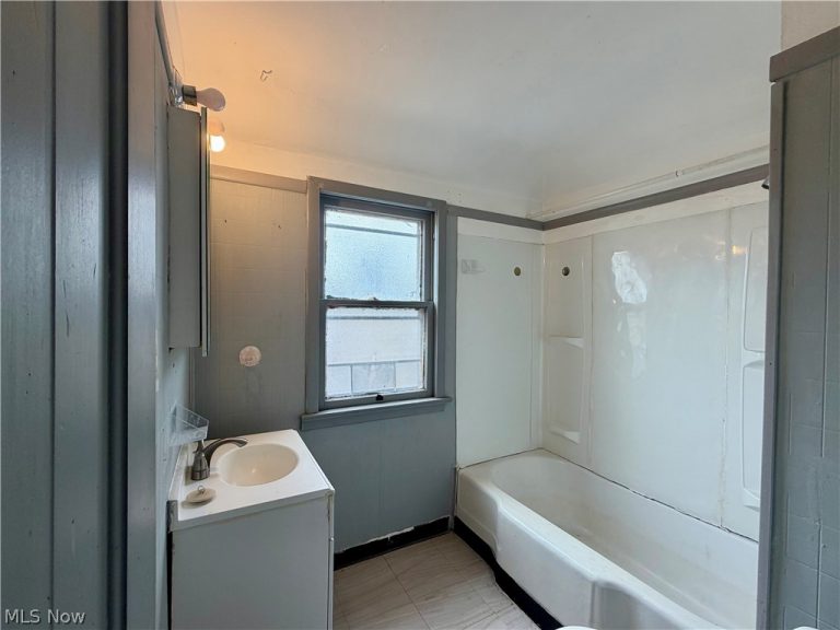 12402 Imperial Avenue, Cleveland, OH - Photo 5