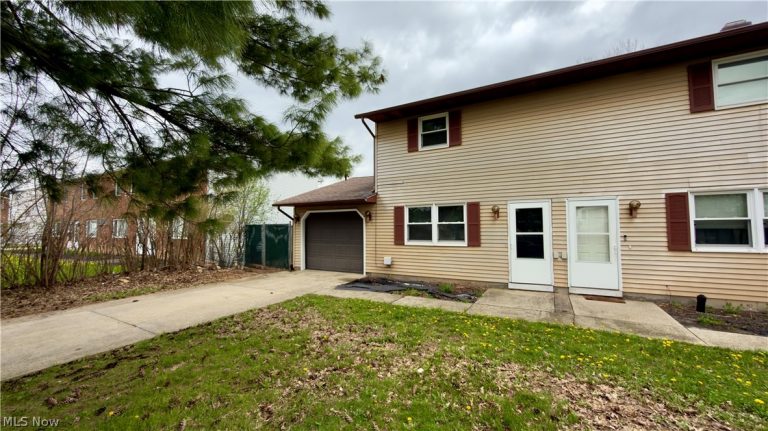 239 Brunswick Drive, Elyria, OH - Photo 2