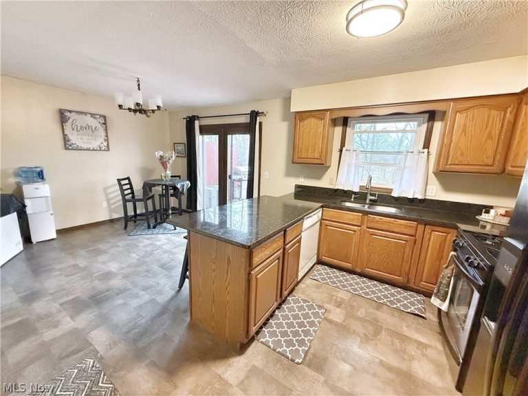 7031 Woodthrush Drive, Painesville Twp, OH - Photo 6