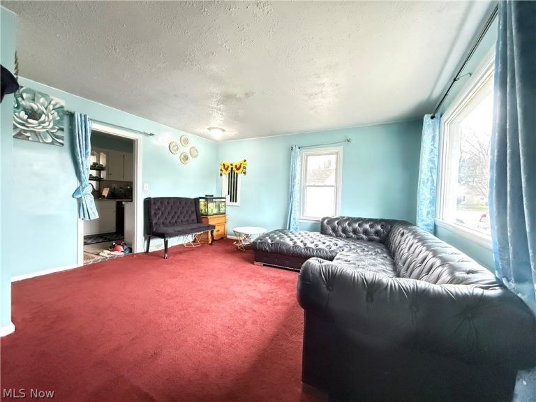 1068 Easton Drive, Akron, OH - Photo 6