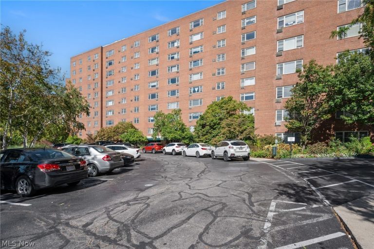 11820 Edgewater Drive #718, Lakewood, OH, 44107