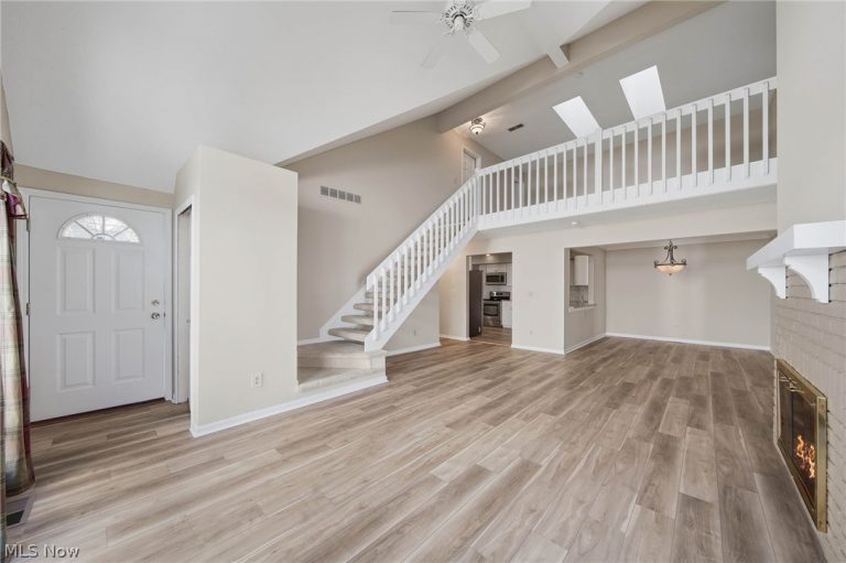 762 Hunters Trail #105, Akron, OH - Photo 2