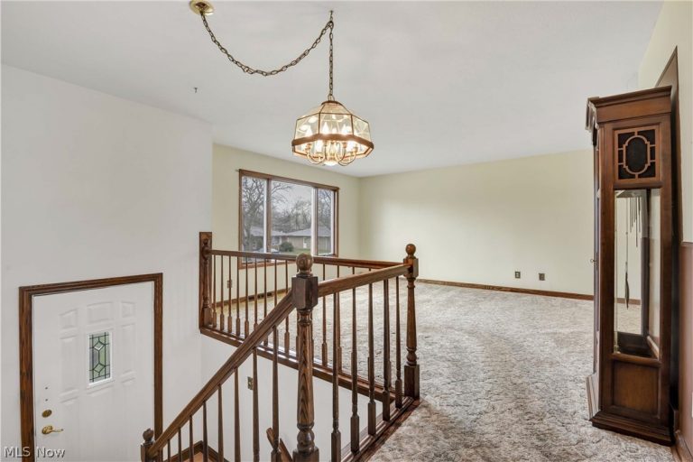 8712 Fenway Drive, Parma, OH - Photo 2