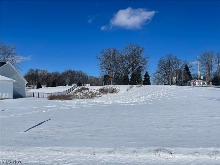 5677 Shadow Ridge Circle, North Canton, OH - Photo 4