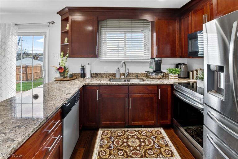 2448 Kermit Avenue, Akron, OH - Photo 8