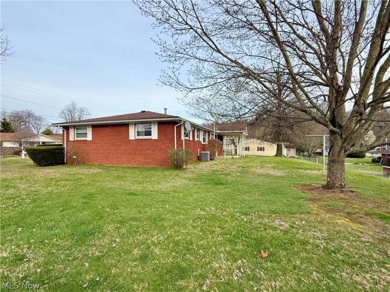 282 Meadowlark Drive, Williamstown, WV - Photo 5