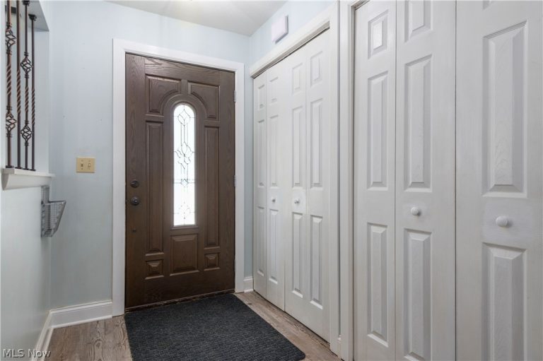 404 Oaknoll Drive, Amherst, OH - Photo 5