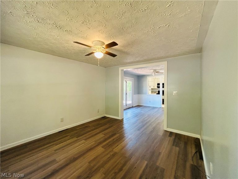 1384 Kings Creek Road, Weirton, WV - Photo 2