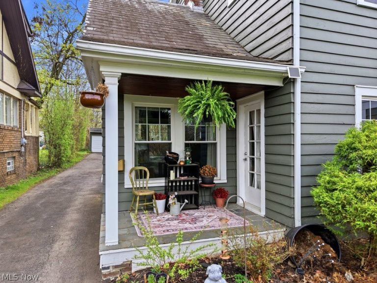 3154 Overlook Road, Cleveland Heights, OH - Photo 2