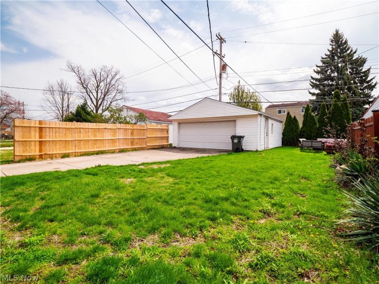 4423 Grantwood Drive, Parma, OH - Photo 5