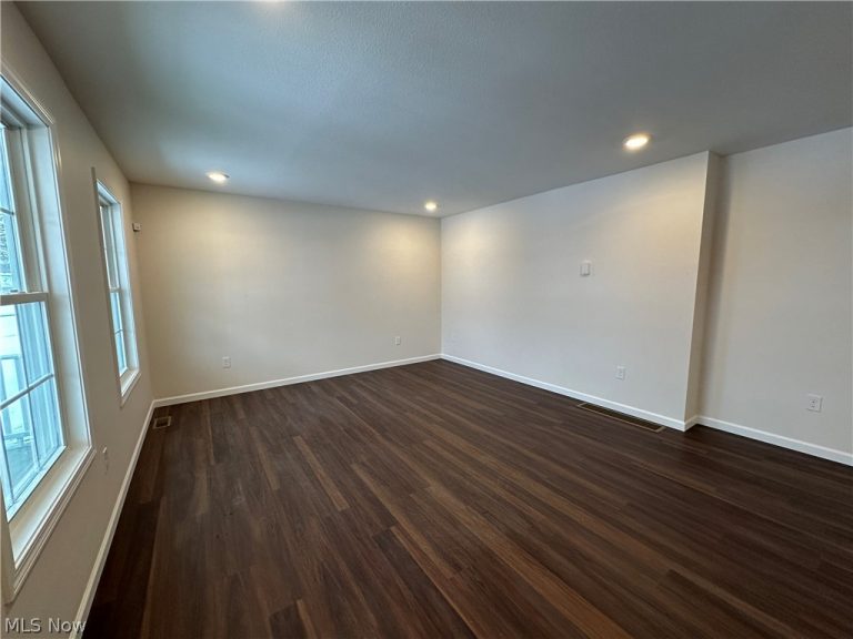 1210 Aberdeen Avenue, Youngstown, OH - Photo 4