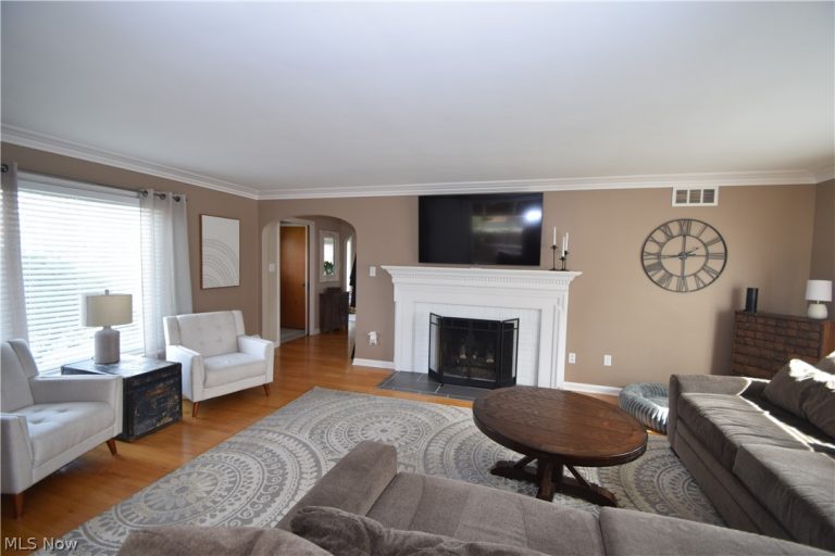 225 Cadillac Drive, Youngstown, OH - Photo 5