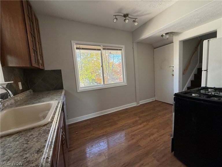 1275 Donald Avenue, Lakewood, OH - Photo 6