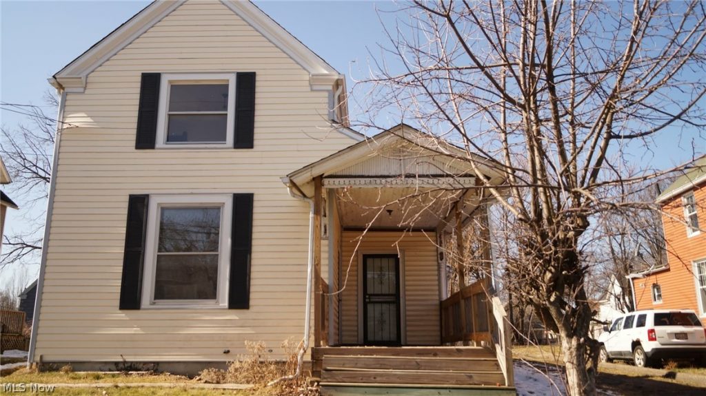 858 May Street, Akron, OH