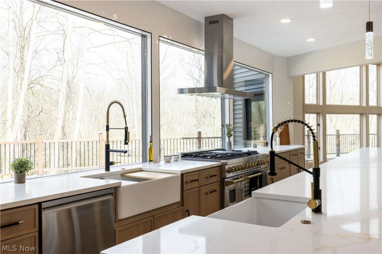 6100 Loch Lomond Court, Solon, OH - Photo 8